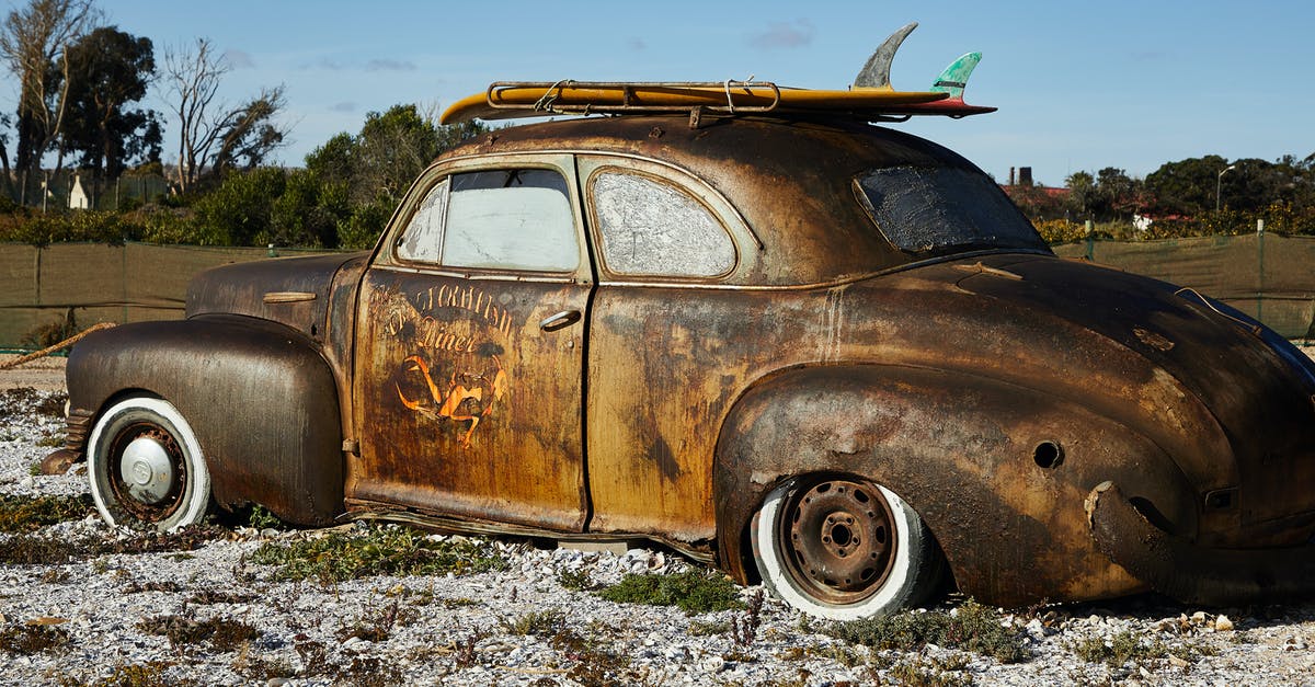 How to calculate the damage to a rental car? - Vintage rusty broken car on gravel