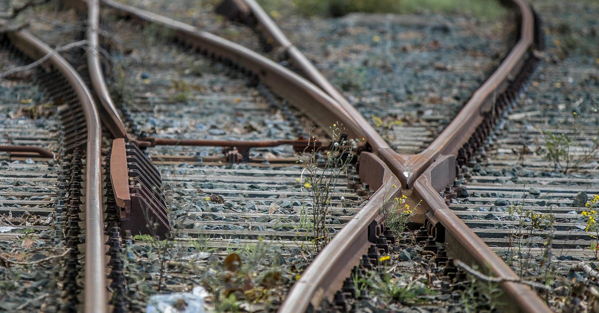 How to find out train track number in Spain? - Brown Framed Eyeglasses on Brown Metal Train Rail