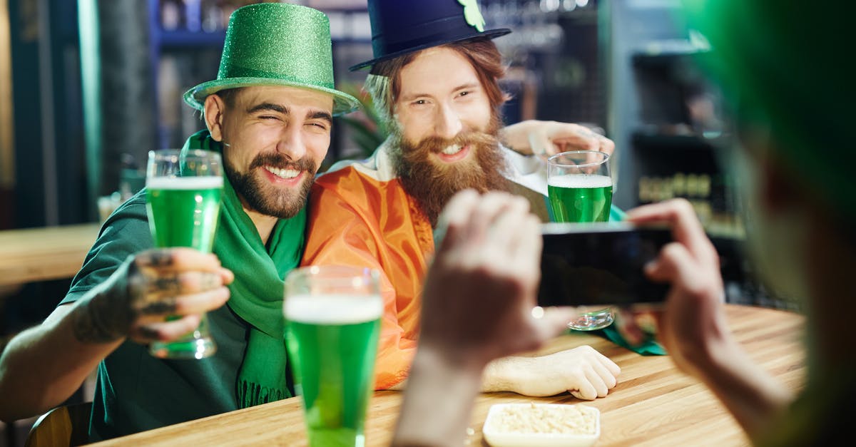 how to get a picture for a Navigo Découverte - Friends Celebrating Saint Patricks Day