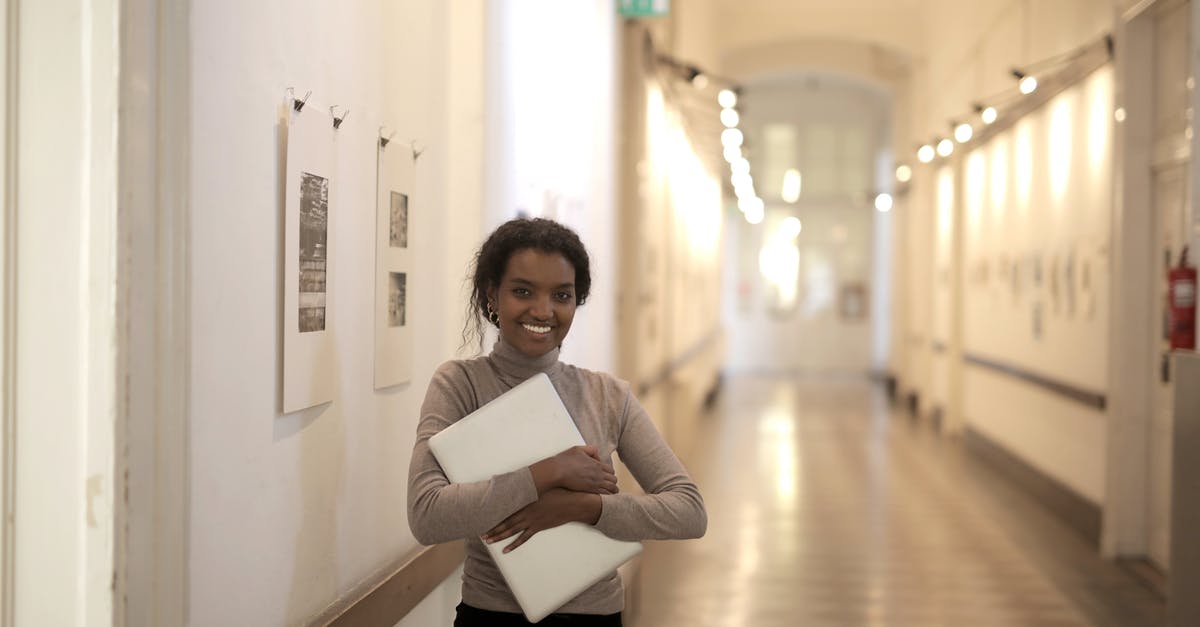 How to get a Student ID card with picture for Swedish teenagers not yet attending university - Young woman with clipboard in corridor