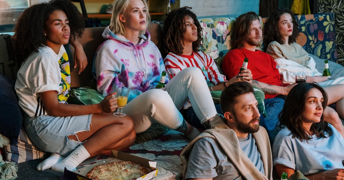 How to make the most of my first hostel stay - Woman in White Crew Neck T-shirt Sitting on Bed