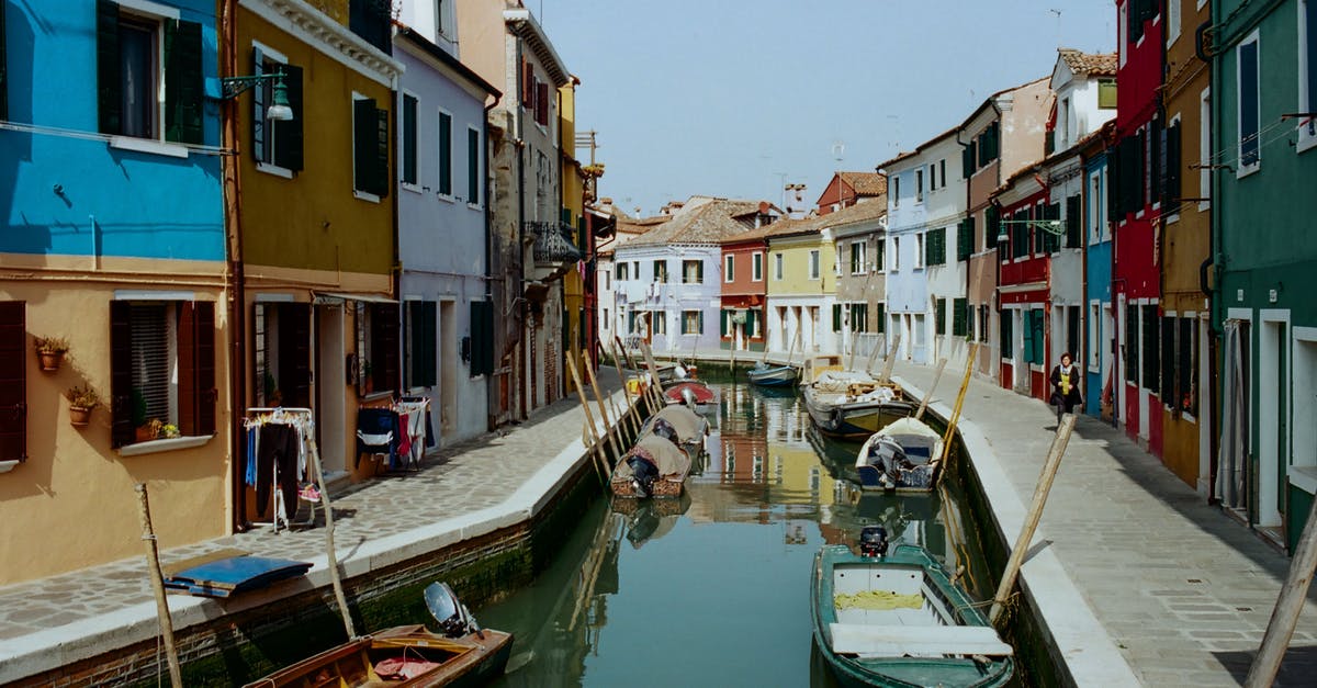 How to move between Venice and nearby islands? - Colorful houses along narrow town canal