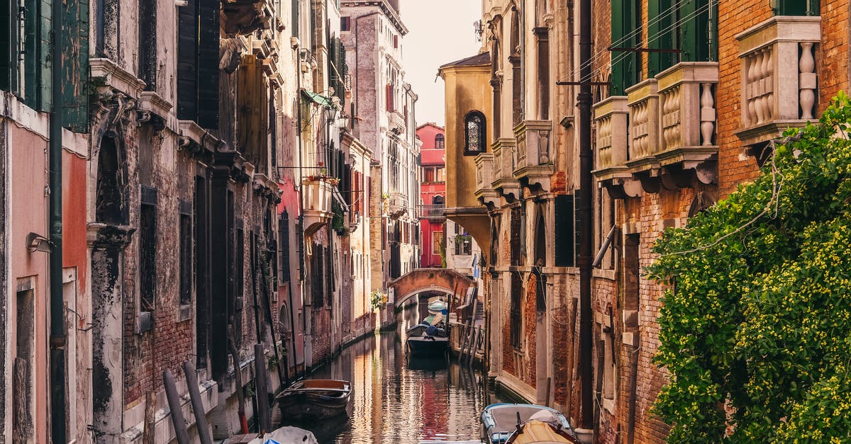 How to move between Venice and nearby islands? - Water Canal in Between Buildings