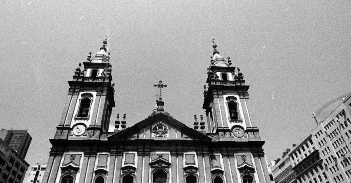 Identifying a Romanesque church in France from a 1900s photo - Facade of Catholic church in city