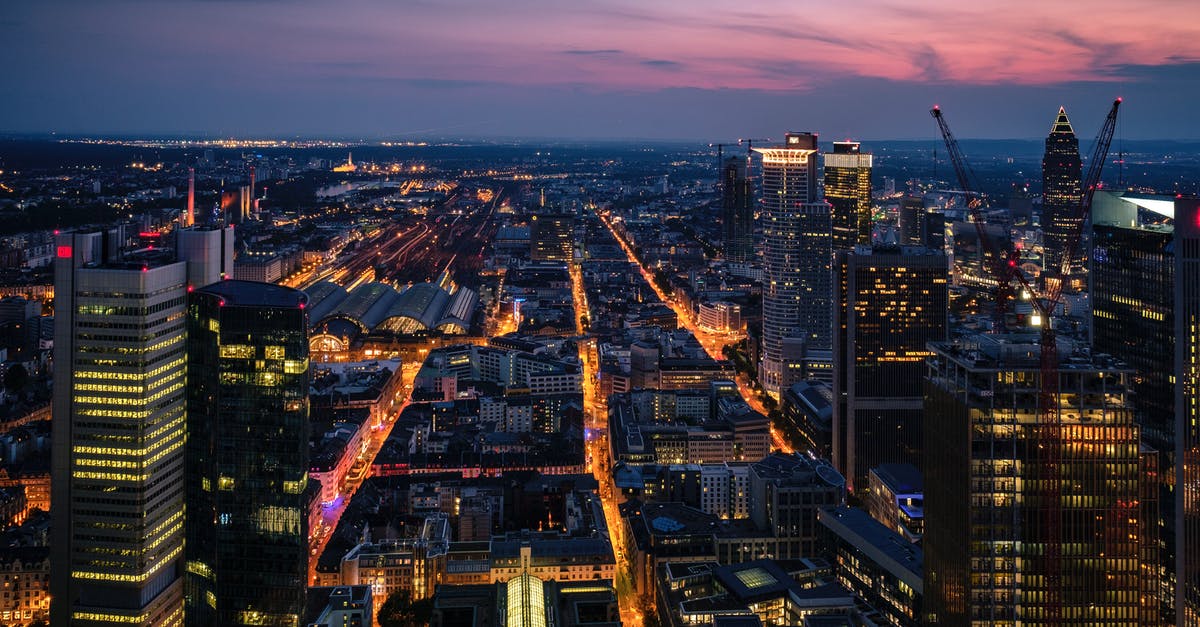 Is 1h25m enough to connect at Frankfurt am Main Airport? - Photo of City Skyline during Dusk