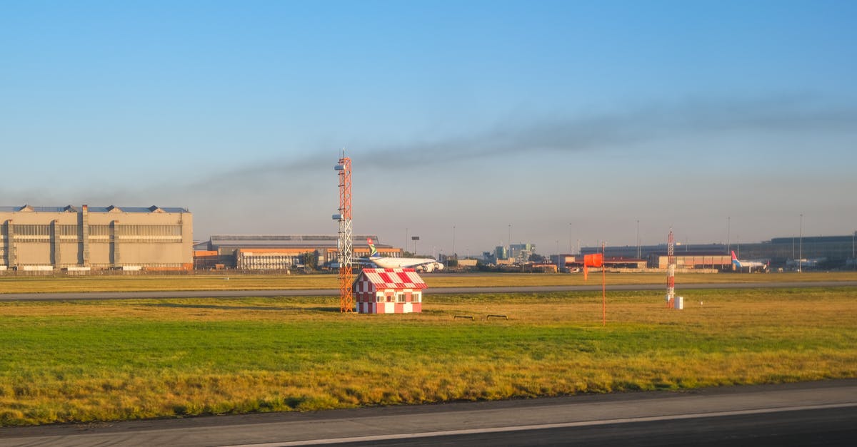 Is eating permitted in La Guardia airport airport nowadays? - Airport under the Blue Sky