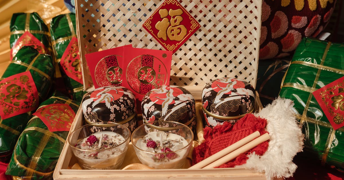 Is it allowed to bring food items to Japan? - Close-up of a Tet Gift Box