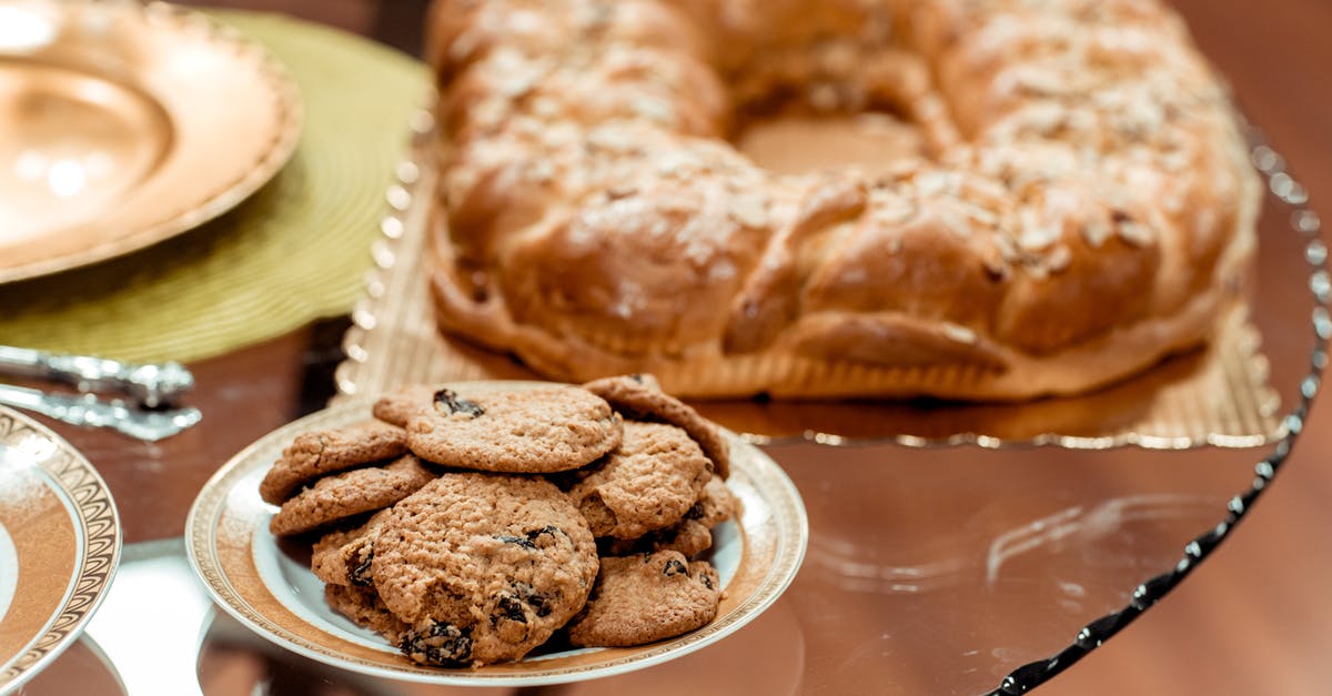 Is it allowed to bring nuts and raisins to Colombia? - Cookies on Plate on Table