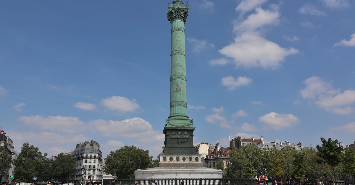 Is it allowed to enter in Disneyland Paris with food? - Place de La Bastille in Paris, France