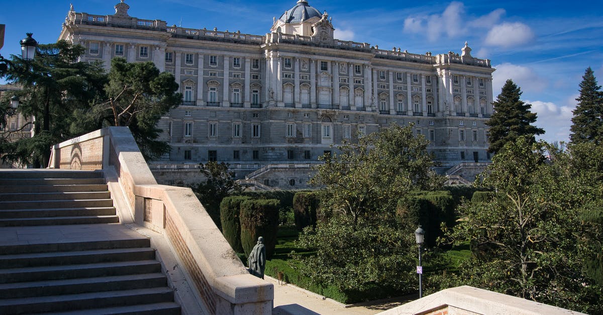 Is "lol.travel" a real travel/flight booking site? - Royal Palace of Madrid