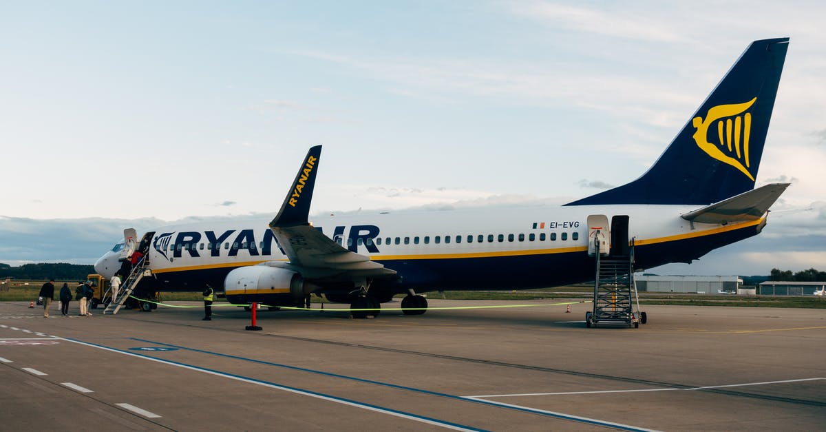 Is Ryanair a low-emissions airline? - White and Blue Airplane on Airport