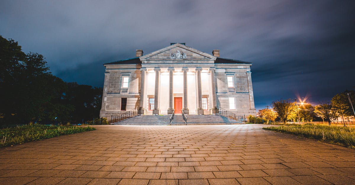 Is there a website with historical temperatures and weather data? - Night sky over historical building