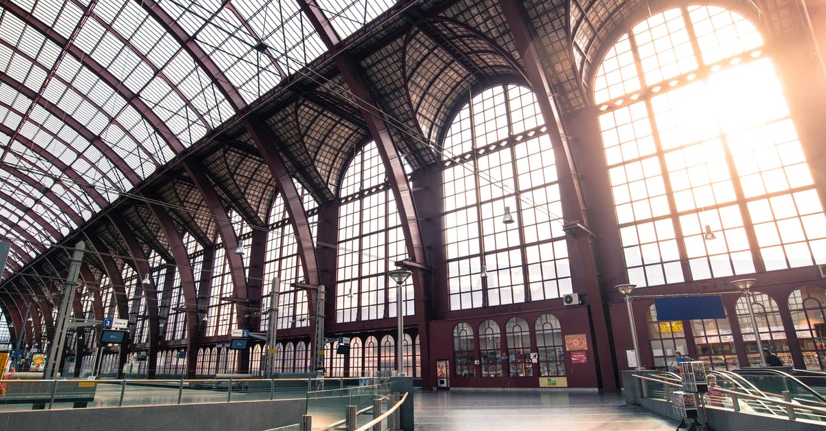 Is there an ATM in Lille Europe station? - Interior Concrete Building