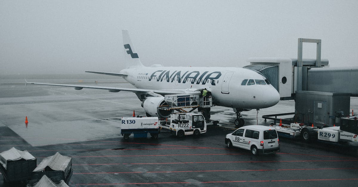 Is there wifi in Astana Airport (Kazakhstan)? - White and Blue Passenger Plane on Airport