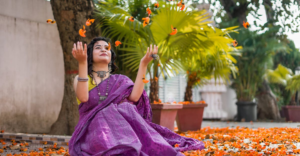 Is throwing stuff on the ground a common/known pickpocketers strategy? - A Woman in Purple Saree Sitting on Ground