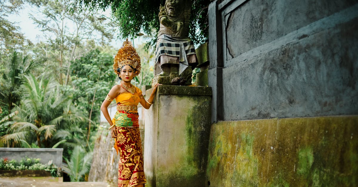 Land borders between Thailand and Cambodia that accept Cambodian e-Visa - Outdoor Shot of Woman in Traditional Cambodian Clothing