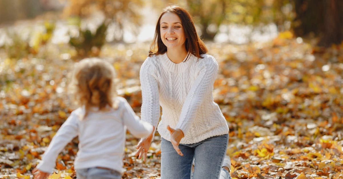 Lebara roaming is apparently free, what is the catch? - Happy young mother and daughter having fun in autumnal park