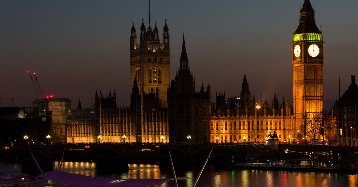 London to Oxford by boat - The Parliament during Nightime