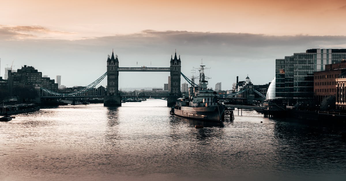 London to Oxford by boat - Black Boat Beside Bridge