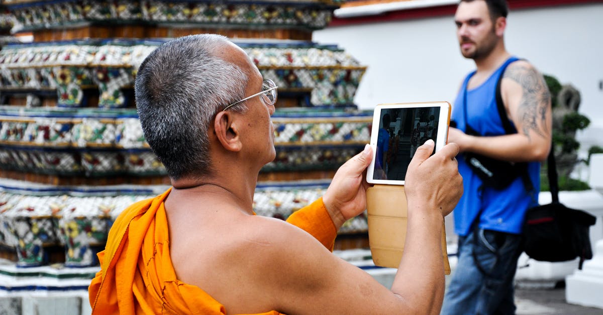 Micro SIM 3G for iPad in Vienna? - Man in Blue Shirt Holding White Smartphone