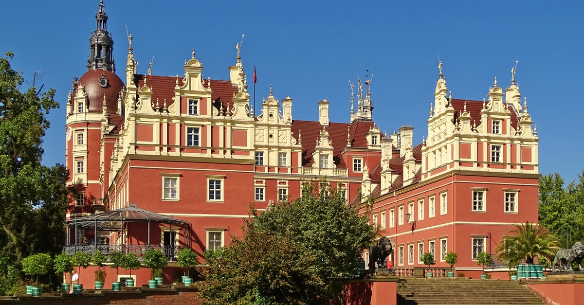 Museums in Germany about the First World War - Person Showing Red Mansion