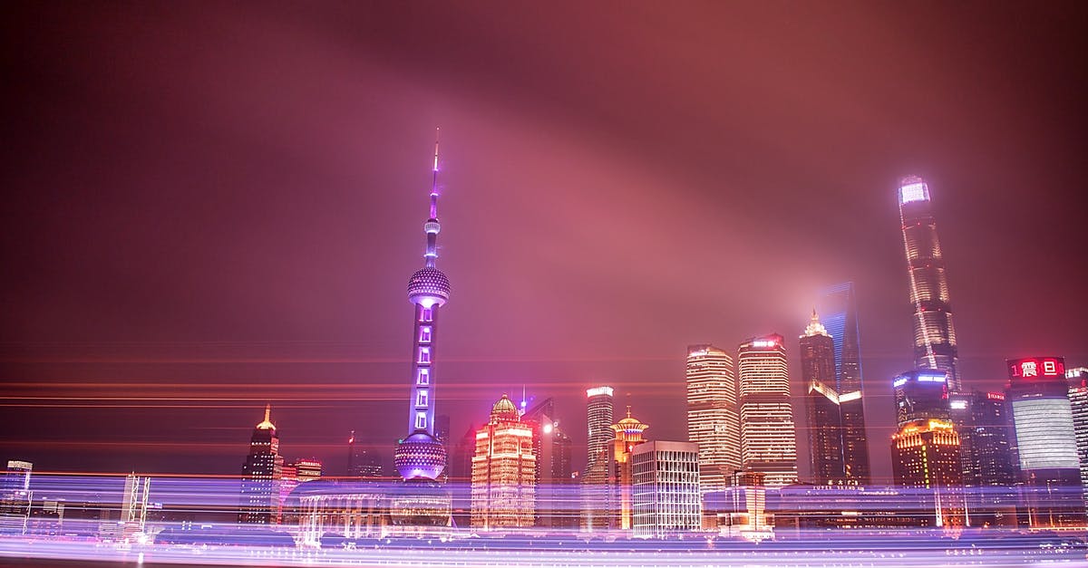 Night shuttle bus at Pudong Airport, Shanghai - Cityscape Wallpaper