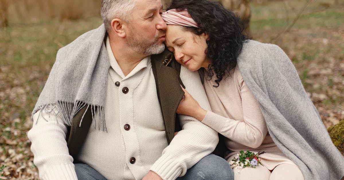 Non-EU married to Dutch citizen, EU Free Movement Visa? - Happy senior couple hugging in autumn park