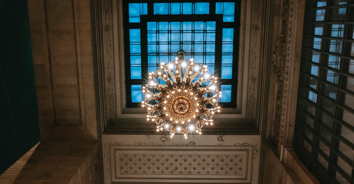 Open museum in NYC for Thanksgiving - Classic ceiling with majestic chandelier on window