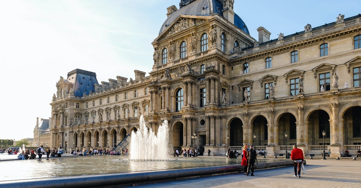 Paris on a Tuesday - are the Louvre and the Pompidou Centre the only "big" attractions that are closed? - Photo of People Near Water Fountain