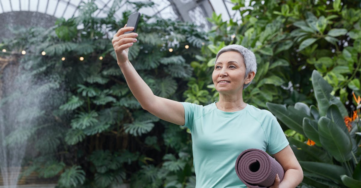 Photo older than 6 months uploaded in DS-160 [duplicate] - Woman Taking a Selfie