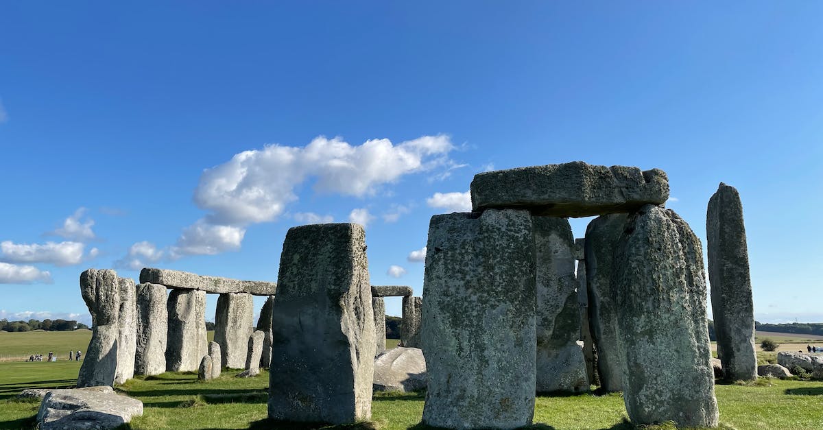 Prehistoric sites in England / British Isles - Stonehenge Under Blue Sky