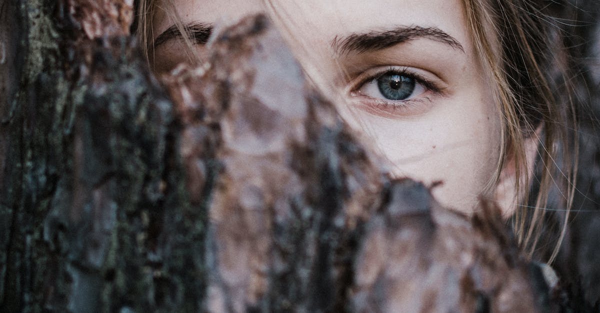 Recommended quiet neighbourhoods to stay anywhere in Japan? [closed] - Calm woman behind tree bark in park