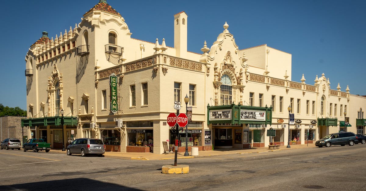 Resources for planning a western United States road trip [closed] - Cars Parked in Front of White Concrete Building