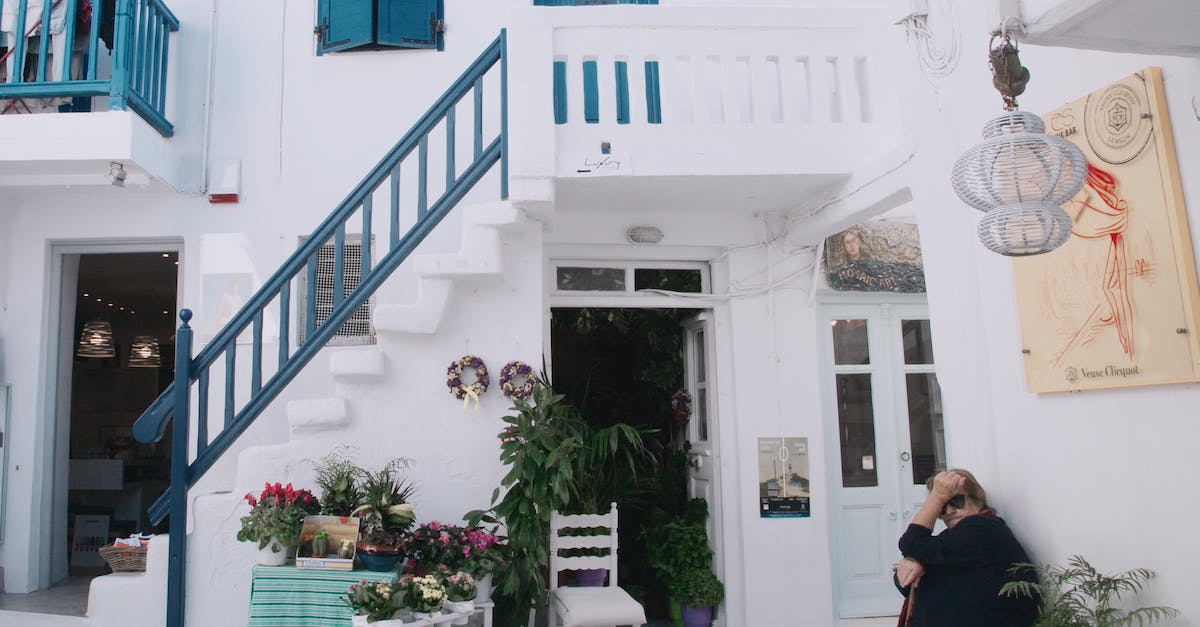 Rooms to let in Greece during beginning of July - Blue And White Buildings
