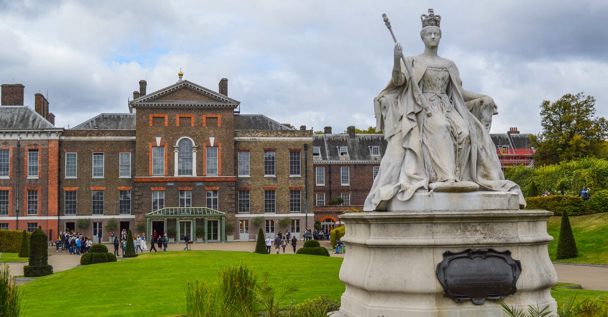 Royal palaces just outside of major cities? [closed] - Exterior of Kensington Palace with statue of Queen Victoria