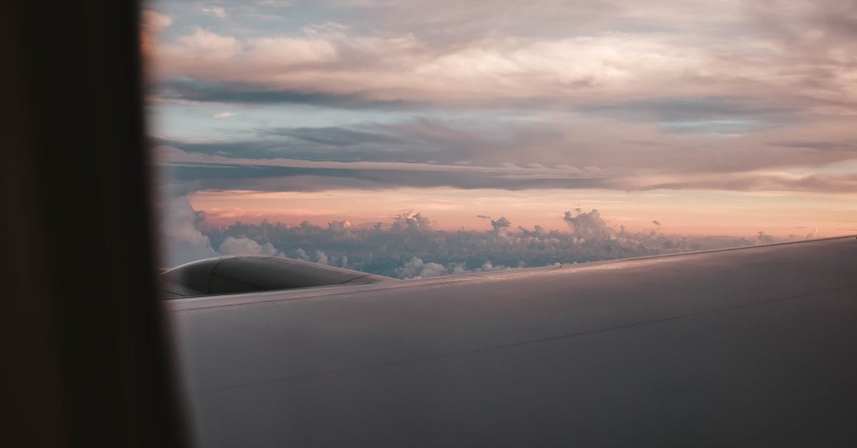 Safety flying in Dubai air space [closed] - White Plane Wing