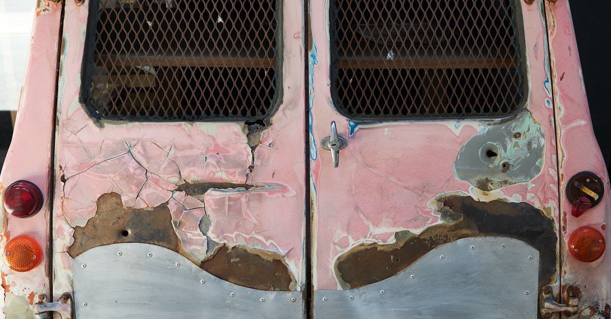 Sources for infrastructure damage due to heavy rains in Peru? - Old automobile with broken taillights and windows with lattice covered with rust and scratches