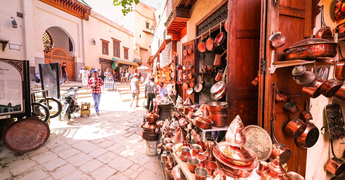 Souvenir shops at Heydar Aliyev (Baku) airport? - Brown Containers