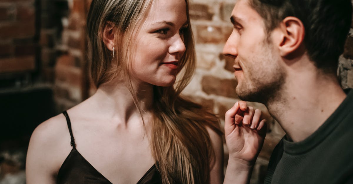 Star Alliance programme with free expiry date extension - Young man and woman looking at each other enjoying romantic date together in cafe