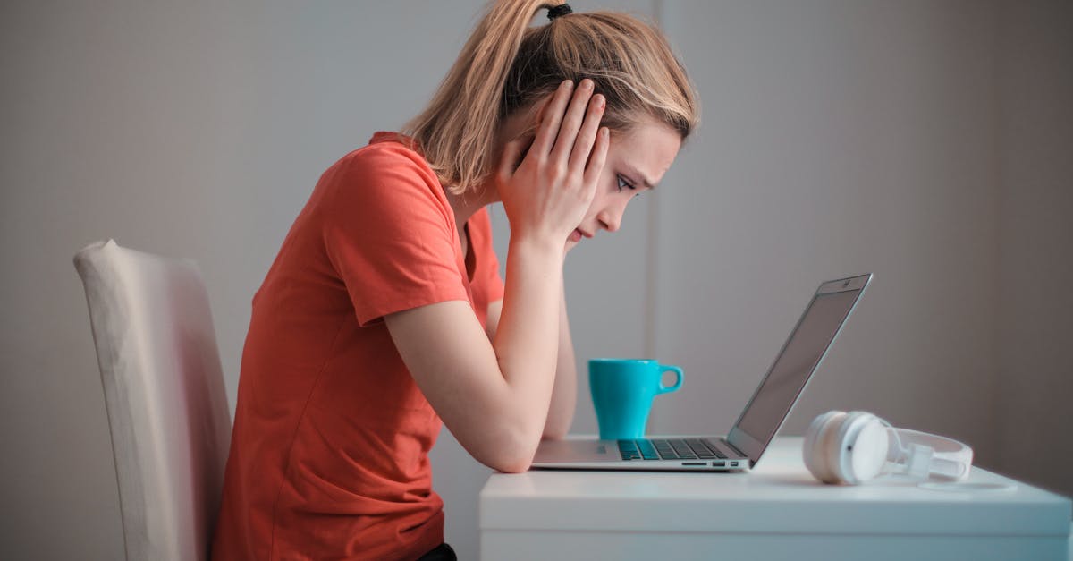 Sunny coffee house in Vienna - Young troubled woman using laptop at home