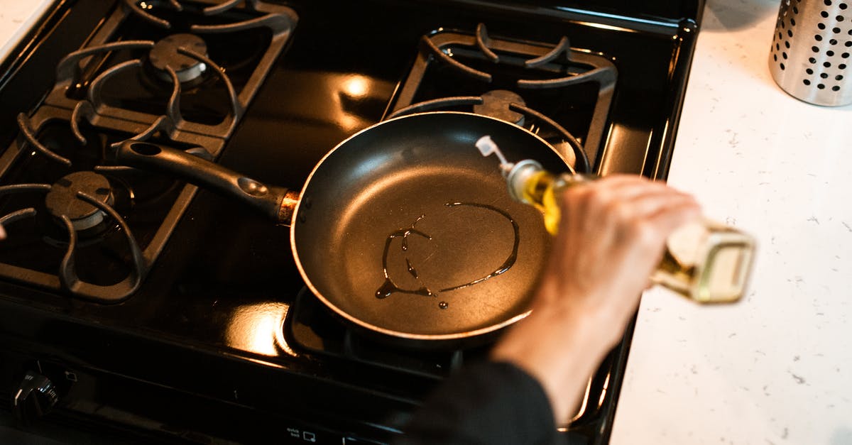 Taking olive oil from Turkey to Germany in check-in luggage? - Crop unrecognizable chef pouring oil in frying pan