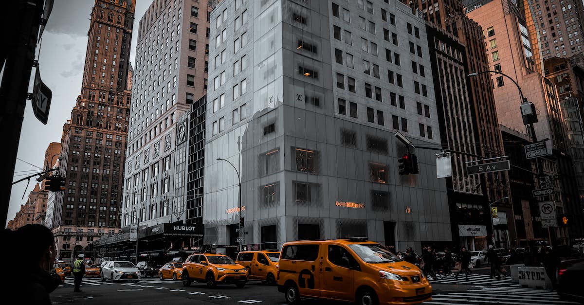 Tipping Etiquette for NYC Taxis - Taxis on Broadway