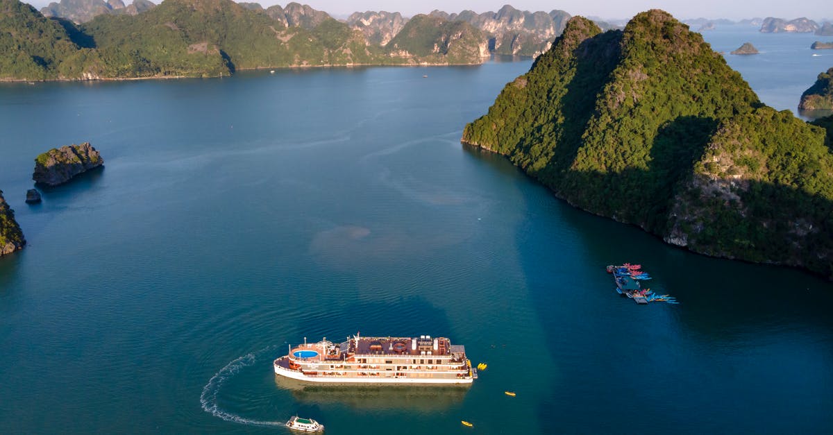 Tipping in Vietnam - Cruise Ship in the Ha Long Bay in Vietnam 