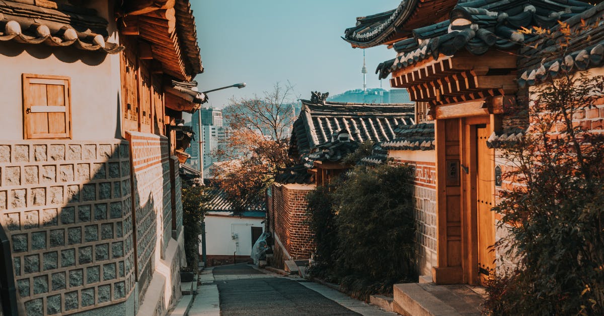 Traditional dance lessons for tourists in Korea - The Village Of Bukchon Hanok In Korea