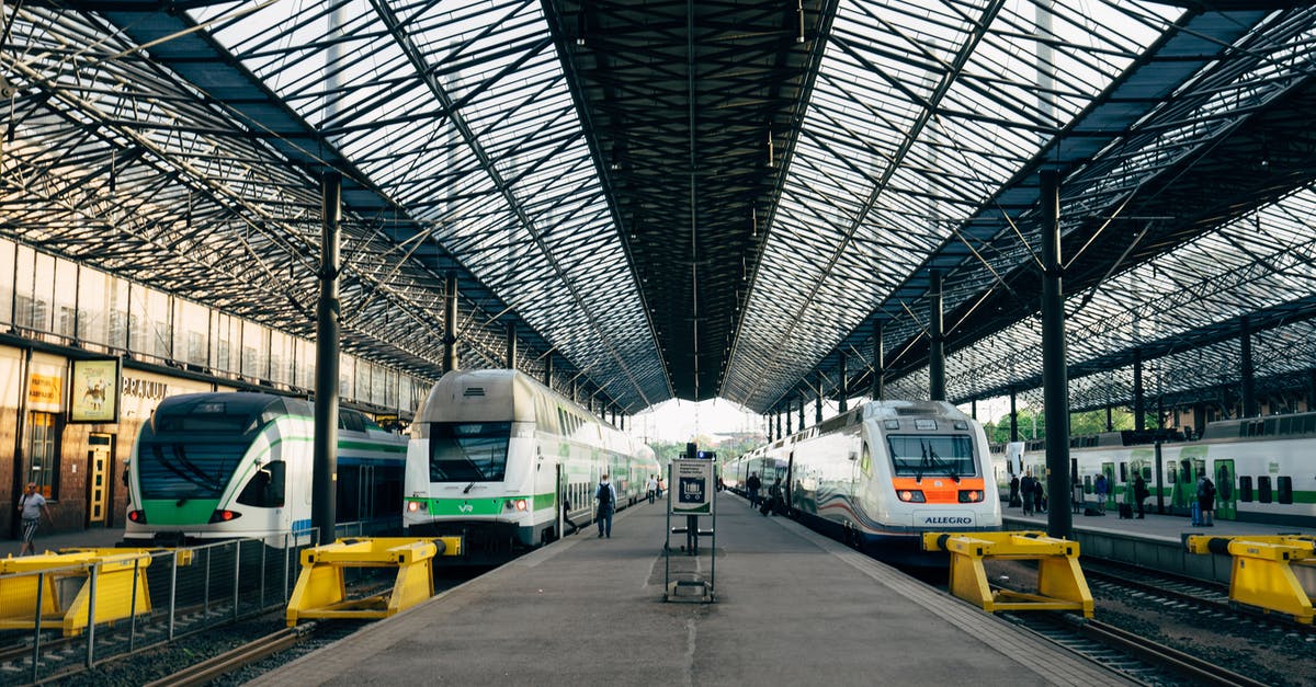 Trains connections between Cannes and Montpellier - Yellow and White Train in Train Station