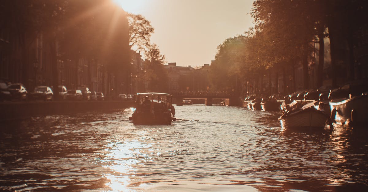 Transportation in Netherlands: to and around Amsterdam - Photo of Boat on River