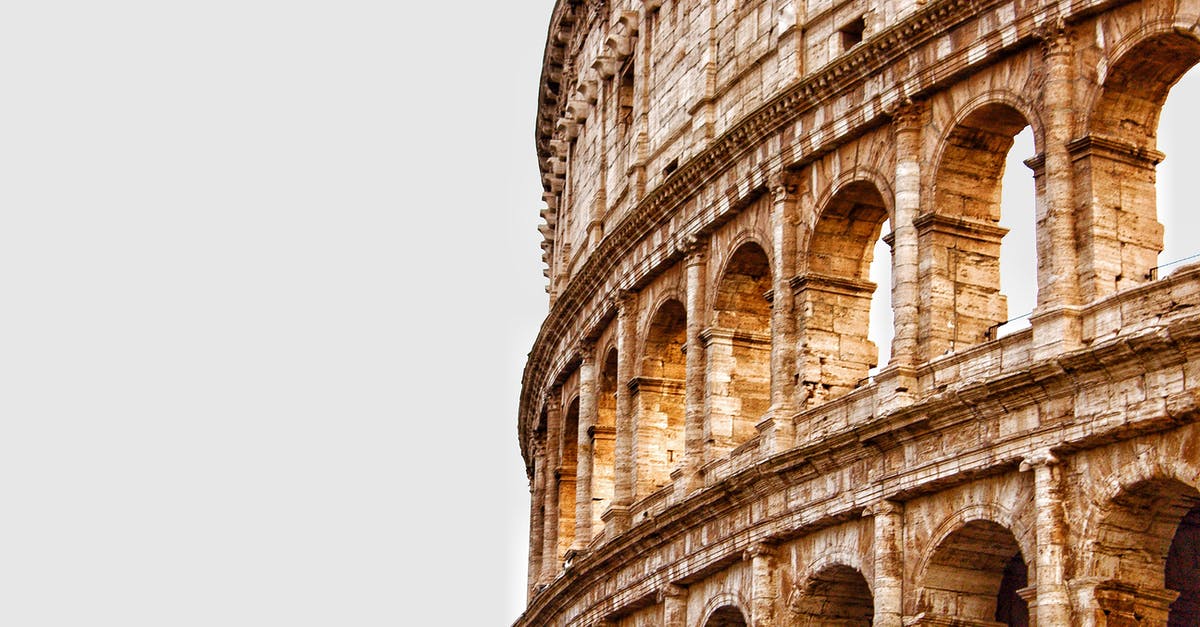 Travel guides stores in Rome - The Colosseum