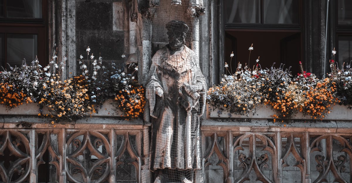 Travel to Portugal from Cologne, Germany [closed] - Detail from the Neuse Rathaus