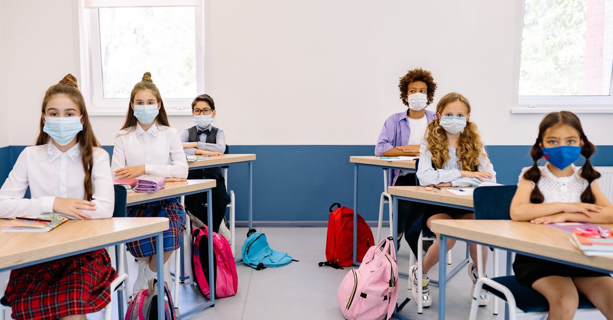 Travelling LaGuardia - Manhattan with children and bags - Students Wearing Face Masks