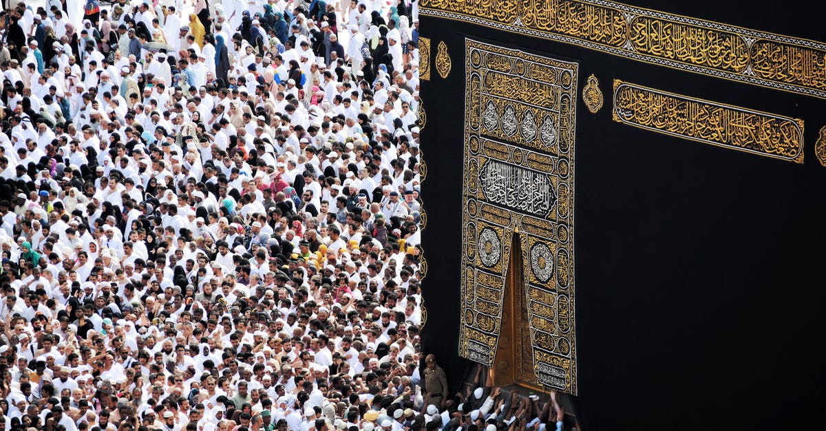 Visiting Bosnia-Herzegovina during Ramadan - Photo Of People Gathering Near Kaaba, Mecca, Saudi Arabia